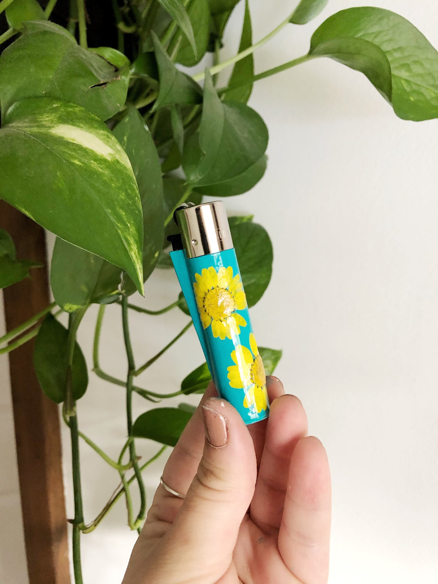 Yellow Daisy Lighter