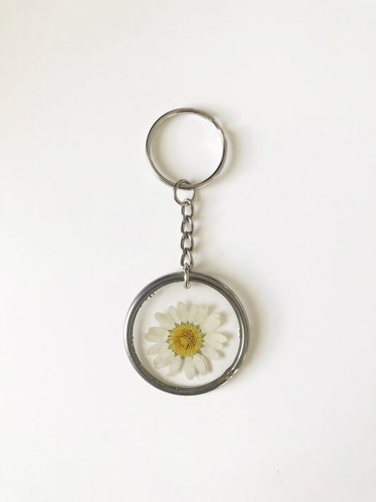 White Daisy Keychain